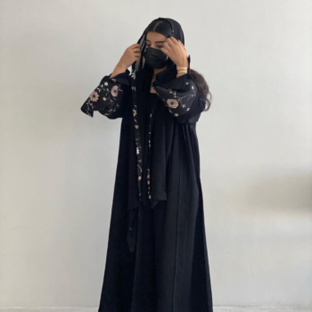 Patterned Bahraini Abaya